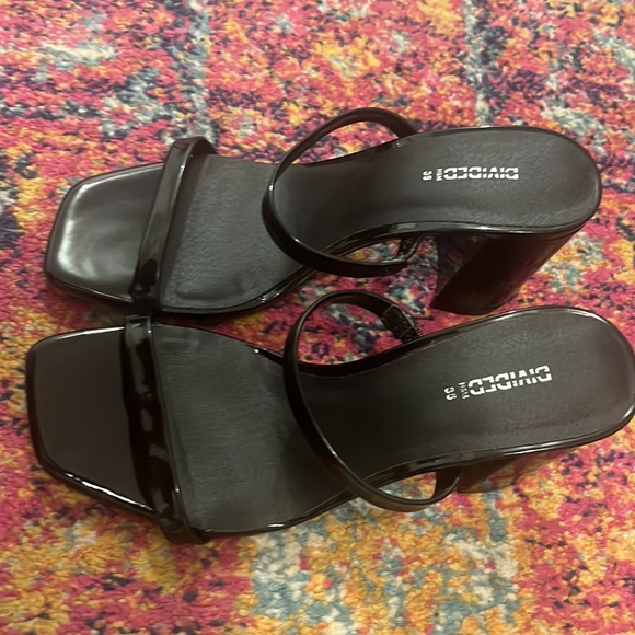 Divided Black Strappy Sandals from H&M; US SIZE 4 EUR 35 - Picture 2 of 5